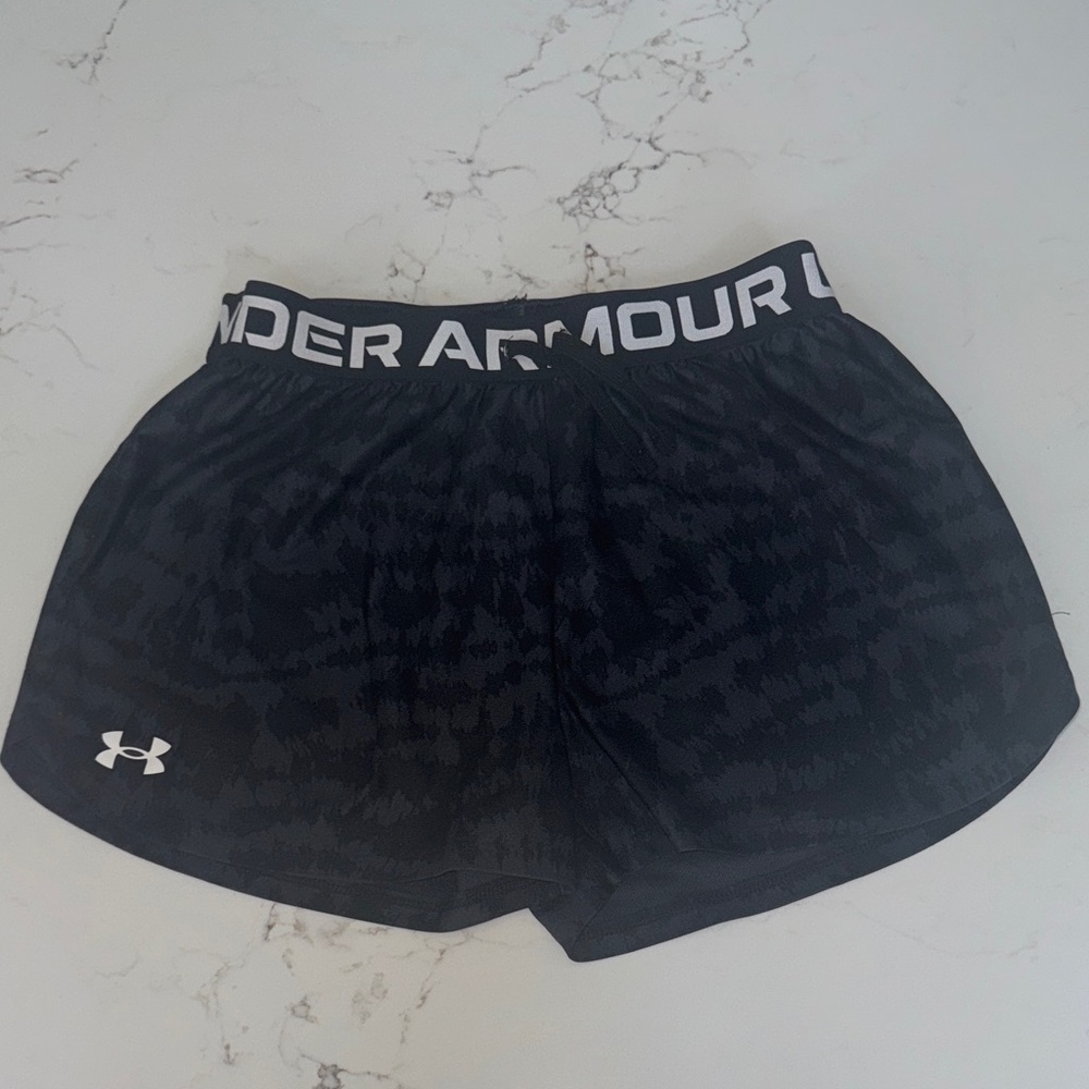 Under Armour kids Black Shorts